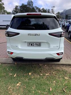 2023 Isuzu
MU-X LS-T