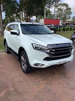 2023 Isuzu
MU-X LS-T