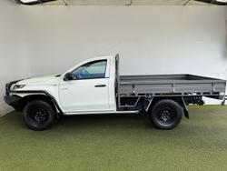 2024 Mitsubishi
Triton GLX