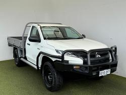 2024 Mitsubishi
Triton GLX