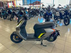 2024 ZEEHO AE6+ AE Grey