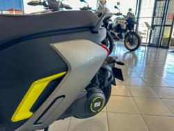 2024 ZEEHO AE6+ AE Grey