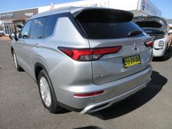 2023 Mitsubishi Outlander LS