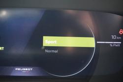 2025 Peugeot 2008 GT Hybrid