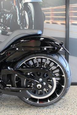 2025 Harley-davidson FXBR BREAKOUT (117) VIVID BLACK