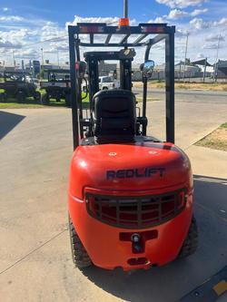 2024 REDLIFT Cpcd30h-490