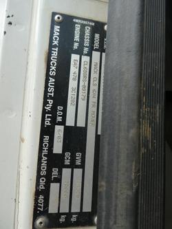 2003 Mack Trident WHITE