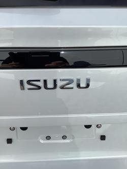 2025 Isuzu
                MU-X LS-U