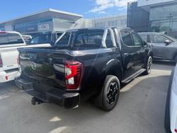 2024 Nissan Navara ST-X