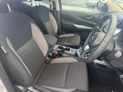 2024 Nissan Navara ST-X