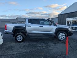 2024 Mitsubishi
Triton GLX+