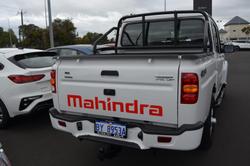 2022 Mahindra
                PIK-UP S11