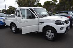2022 Mahindra
                PIK-UP S11