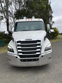 2023 Freightliner Cascadia 116 White