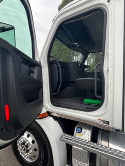 2023 Freightliner Cascadia 116 White