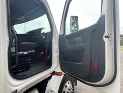 2023 Freightliner Cascadia 116 White