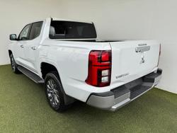 2024 Mitsubishi
Triton GLS