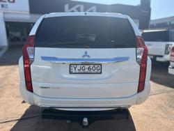 2016 Mitsubishi
                Pajero Sport GLX