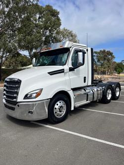 2024 Freightliner Cascadia 126 White