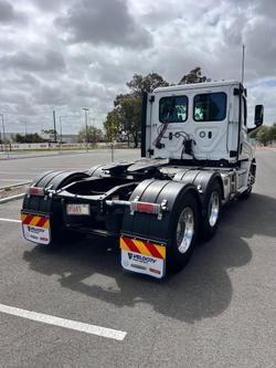 2024 Freightliner Cascadia 126 White