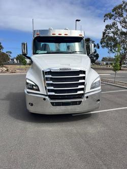 2024 Freightliner Cascadia 126 White