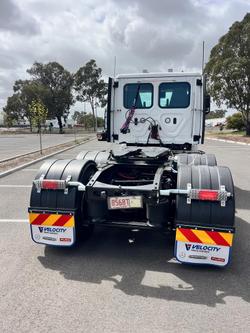 2024 Freightliner Cascadia 126 White