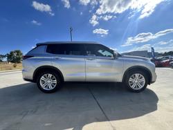 2023 Mitsubishi
Outlander LS