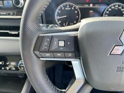 2023 Mitsubishi
Outlander LS