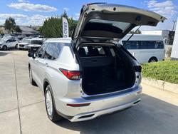 2023 Mitsubishi
Outlander LS