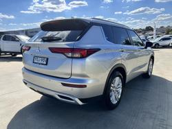 2023 Mitsubishi
Outlander LS