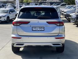 2023 Mitsubishi
Outlander LS