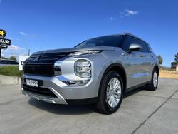 2023 Mitsubishi
Outlander LS