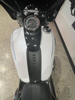 2025 Harley-Davidson Heritage Classic 117 (FLHC) Softail White