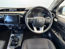 2015 Toyota
Hilux SR