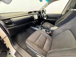 2015 Toyota
Hilux SR