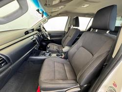 2015 Toyota
Hilux SR