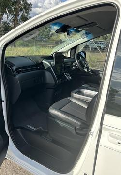 2024 Hyundai
STARIA Elite
