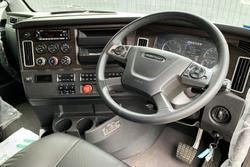 2024 Freightliner Cascadia 126 White