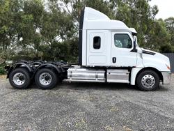 2024 Freightliner Cascadia 126 White