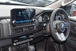 2025 Mitsubishi
Triton GLX-R