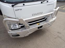 2019 ISUZU NPR 45-155 WHITE