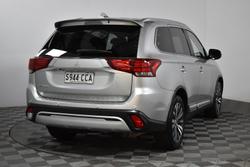 2019 Mitsubishi
                Outlander LS