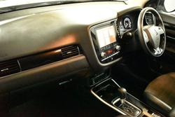 2019 Mitsubishi
                Outlander LS