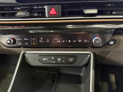 2024 Kia Carnival GT-Line HEV