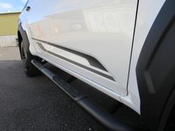 2025 Isuzu
D-MAX BLADE