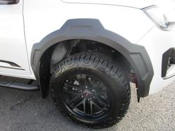 2025 Isuzu
D-MAX BLADE