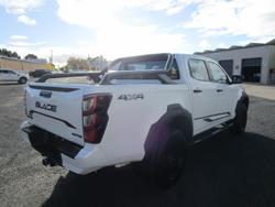 2025 Isuzu
D-MAX BLADE