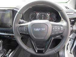 2025 Isuzu
D-MAX BLADE