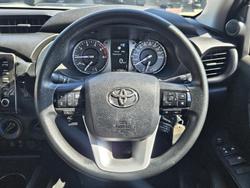 2022 Toyota
Hilux SR