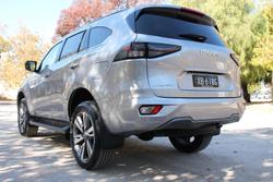 2024 Isuzu
MU-X LS-T